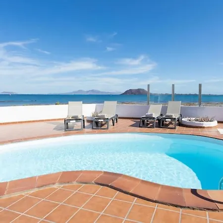 Corralejo Beachfront Villa Remos With Lobos Island View, Private Pool, Wifi & Bbq By Amazzzing Travel Extérieur photo