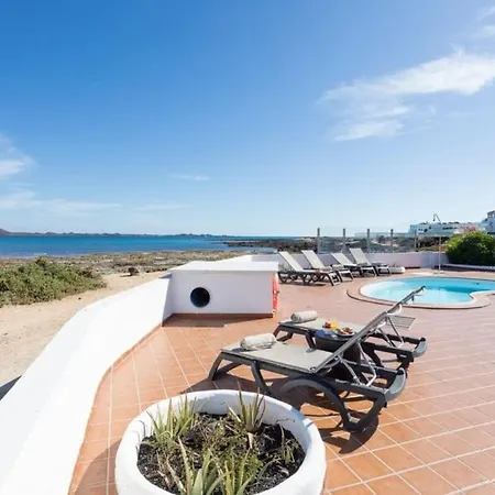 Corralejo Beachfront Villa Remos With Lobos Island View, Private Pool, Wifi & Bbq By Amazzzing Travel Extérieur photo